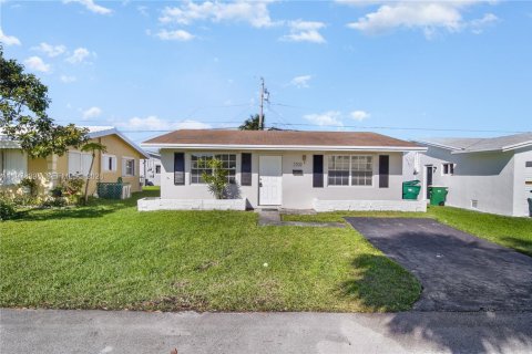 House in Tamarac, Florida 2 bedrooms, 93.65 sq.m. № 2042192 - photo 3