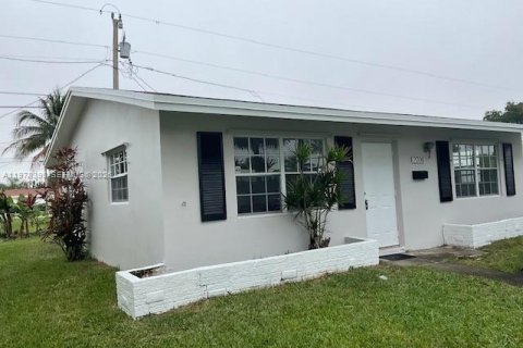 House in Tamarac, Florida 2 bedrooms, 93.65 sq.m. № 2042192 - photo 26