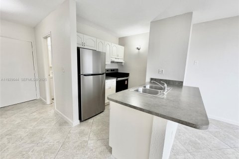 Снять в аренду кондоминиум в Корал-Спрингс, Флорида 1 спальня, 44.13м2, № 1988780 - фото 6