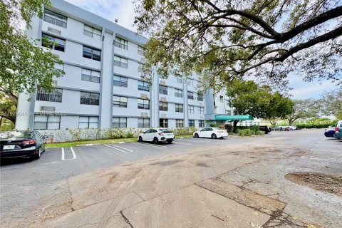 Снять в аренду кондоминиум в Корал-Спрингс, Флорида 1 спальня, 44.13м2, № 1988780 - фото 1