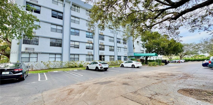 Кондоминиум с 1 спальней в Корал-Спрингс, Флорида № 1988780