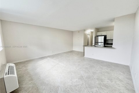 Снять в аренду кондоминиум в Корал-Спрингс, Флорида 1 спальня, 44.13м2, № 1988780 - фото 5