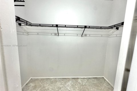 Снять в аренду кондоминиум в Корал-Спрингс, Флорида 1 спальня, 44.13м2, № 1988780 - фото 11