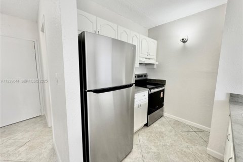 Снять в аренду кондоминиум в Корал-Спрингс, Флорида 1 спальня, 44.13м2, № 1988780 - фото 9