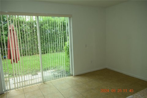 Condo in Homestead, Florida, 2 bedrooms  № 1973940 - photo 13