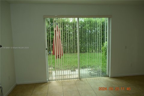 Condo in Homestead, Florida, 2 bedrooms  № 1973940 - photo 17