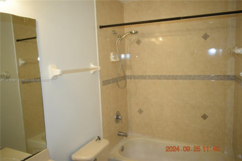 Condo in Homestead, Florida, 2 bedrooms  № 1973940 - photo 15