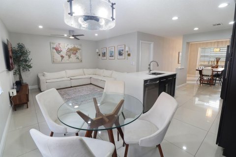 Touwnhouse à louer à Coral Springs, Floride: 3 chambres, 195.56 m2 № 2386865 - photo 13