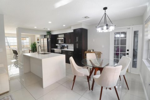 Touwnhouse à louer à Coral Springs, Floride: 3 chambres, 195.56 m2 № 2386865 - photo 11