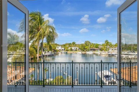 Casa en venta en Coral Gables, Florida, 5 dormitorios, 434.6 m2 № 2153374 - foto 16