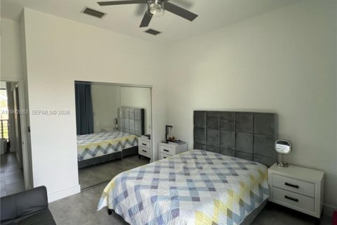 Снять в аренду таунхаус в Холливуд, Флорида 3 спальни, 209.03м2, № 2056875 - фото 14