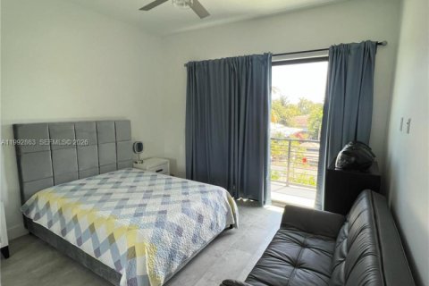 Снять в аренду таунхаус в Холливуд, Флорида 3 спальни, 209.03м2, № 2056875 - фото 15