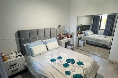 Снять в аренду таунхаус в Холливуд, Флорида 3 спальни, 209.03м2, № 2056875 - фото 10