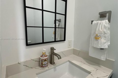 Снять в аренду таунхаус в Холливуд, Флорида 3 спальни, 209.03м2, № 2056875 - фото 20