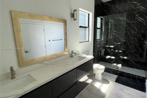 Снять в аренду таунхаус в Холливуд, Флорида 3 спальни, 209.03м2, № 2056875 - фото 19