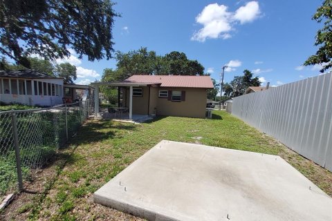 House in Plant City, Florida 2 bedrooms, 62.43 sq.m. № 1787861 - photo 7