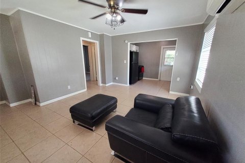 House in Plant City, Florida 2 bedrooms, 62.43 sq.m. № 1787861 - photo 12