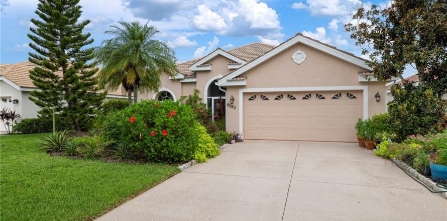 House in Sarasota, Florida 3 bedrooms, 190.17 sq.m. № 1360991
