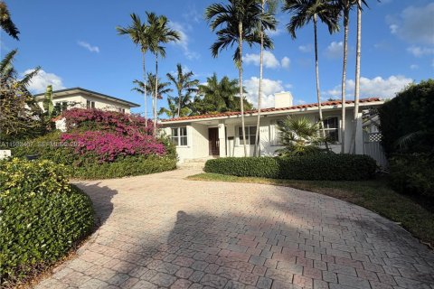 House in Miami Beach, Florida 4 bedrooms, 202.53 sq.m. № 2035517 - photo 2