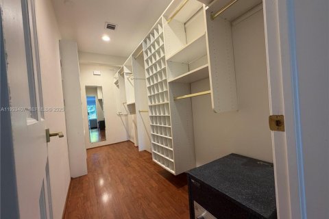 House in Miami Beach, Florida 4 bedrooms, 202.53 sq.m. № 2035517 - photo 15