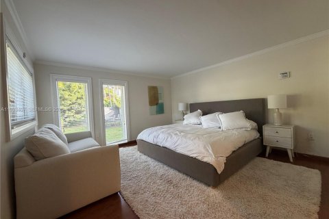 House in Miami Beach, Florida 4 bedrooms, 202.53 sq.m. № 2035517 - photo 11