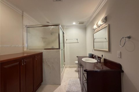 House in Miami Beach, Florida 4 bedrooms, 202.53 sq.m. № 2035517 - photo 14