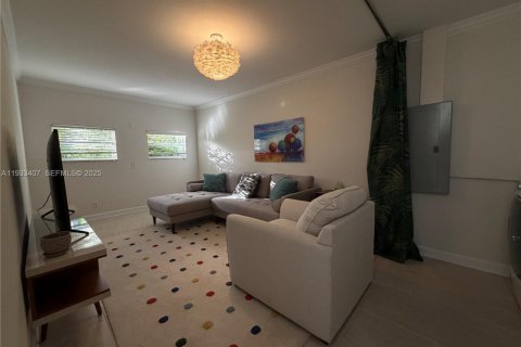 House in Miami Beach, Florida 4 bedrooms, 202.53 sq.m. № 2035517 - photo 13