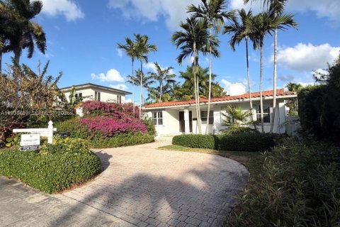 House in Miami Beach, Florida 4 bedrooms, 202.53 sq.m. № 2035517 - photo 3