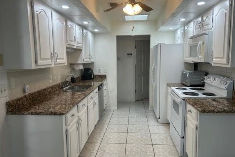 Villa ou maison à louer à Orlando, Floride: 3 chambres, 187.66 m2 № 2406256 - photo 6