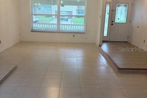 Villa ou maison à louer à Orlando, Floride: 3 chambres, 187.66 m2 № 2406256 - photo 2