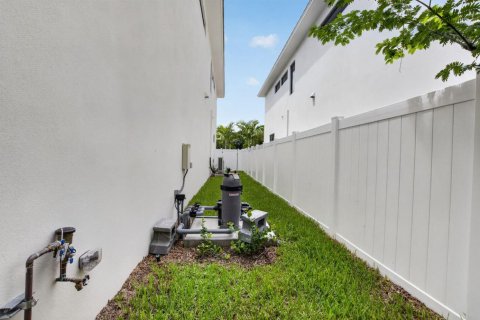 House in Delray Beach, Florida 3 bedrooms, 299.42 sq.m. № 2392140 - photo 3