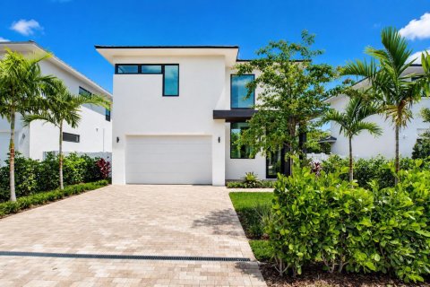 House in Delray Beach, Florida 3 bedrooms, 299.42 sq.m. № 2392140 - photo 12
