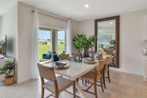 House in Sorrento, Florida 4 bedrooms, 169.83 sq.m. № 1834858 - photo 8