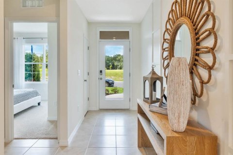 House in Sorrento, Florida 4 bedrooms, 169.83 sq.m. № 1834858 - photo 2