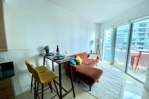 Condominio en venta en Miami, Florida, 1 dormitorio, 66.98 m2 № 1975903 - foto 7