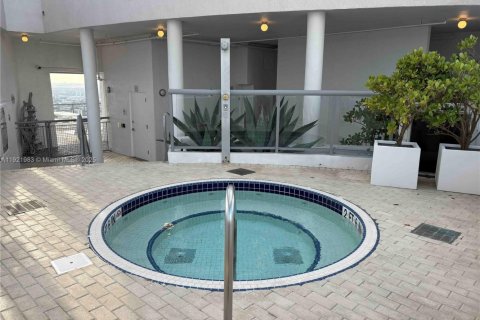 Condominio en venta en Miami, Florida, 1 dormitorio, 66.98 m2 № 1975903 - foto 18