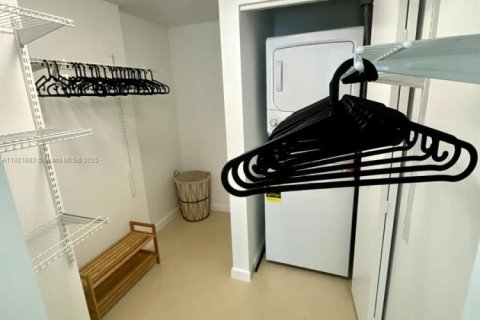 Condominio en venta en Miami, Florida, 1 dormitorio, 66.98 m2 № 1975903 - foto 5