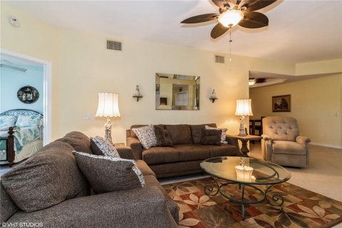 Condo in Fort Myers, Florida, 2 bedrooms  № 1509316 - photo 9