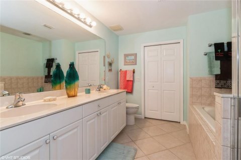 Condo in Fort Myers, Florida, 2 bedrooms  № 1509316 - photo 24