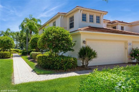 Condo in Fort Myers, Florida, 2 bedrooms  № 1509316 - photo 1