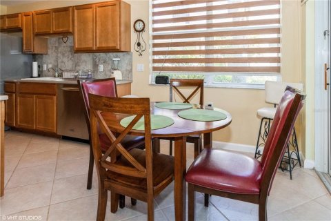 Condo in Fort Myers, Florida, 2 bedrooms  № 1509316 - photo 14