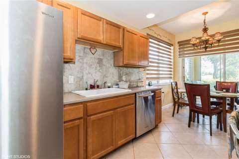 Condo in Fort Myers, Florida, 2 bedrooms  № 1509316 - photo 12