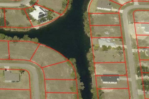 Terreno en venta en Cape Coral, Florida № 2121973 - foto 5