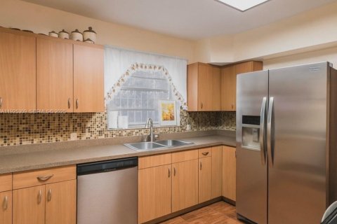 Casa en venta en Miami, Florida, 2 dormitorios, 120.68 m2 № 1983876 - foto 3