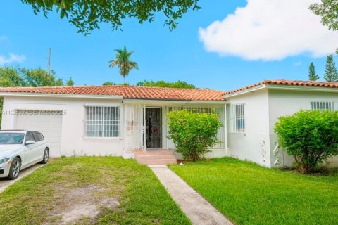 Casa en venta en Miami, Florida, 2 dormitorios, 120.68 m2 № 1983876 - foto 1