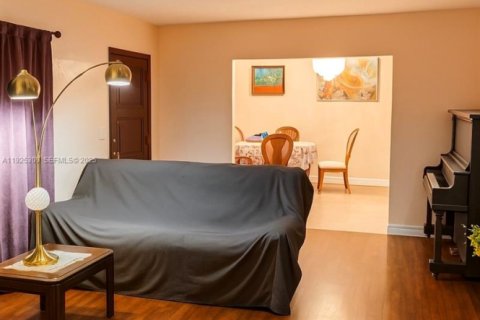 Casa en venta en Miami, Florida, 2 dormitorios, 120.68 m2 № 1983876 - foto 8