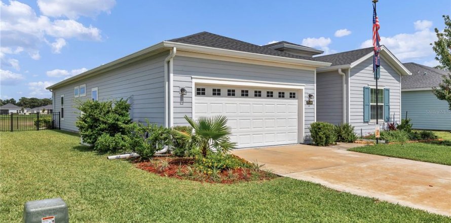 House in Ocala, Florida 3 bedrooms, 189.43 sq.m. № 2099836
