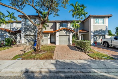 Снять в аренду таунхаус в Мирамар, Флорида 2 спальни, 121.98м2, № 1964045 - фото 3