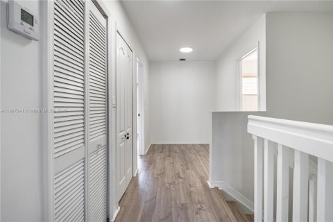 Снять в аренду таунхаус в Мирамар, Флорида 2 спальни, 121.98м2, № 1964045 - фото 22