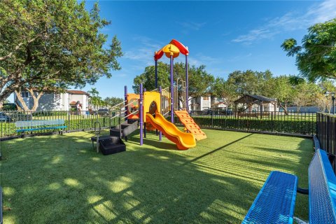 Снять в аренду таунхаус в Мирамар, Флорида 2 спальни, 121.98м2, № 1964045 - фото 28